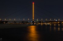 Oberkasseler Brücke bei Nacht