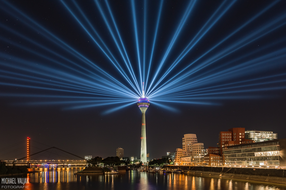 Rheinkomet® – Lichtshow auf dem Rheinturm in Düsseldorf I