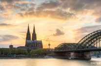 Glühender Himmel über Köln