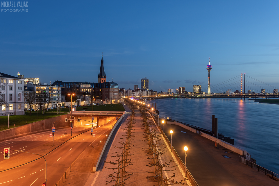 Düsseldorf zur blauen Stunde