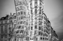 Tanzendes Haus in Prag schwarz-weiß