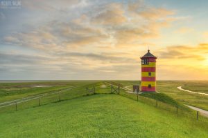 Sonnenaufgang beim Pilsumer Leuchtturm in Ostfriesland