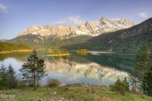Blick über den Eibsee zum Wettersteingebirge
