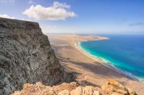 Blick vom Mirador de El Risco de Famara auf Lanzarote