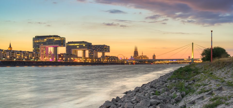 Abends am Rheinufer bei den Poller Wiesen